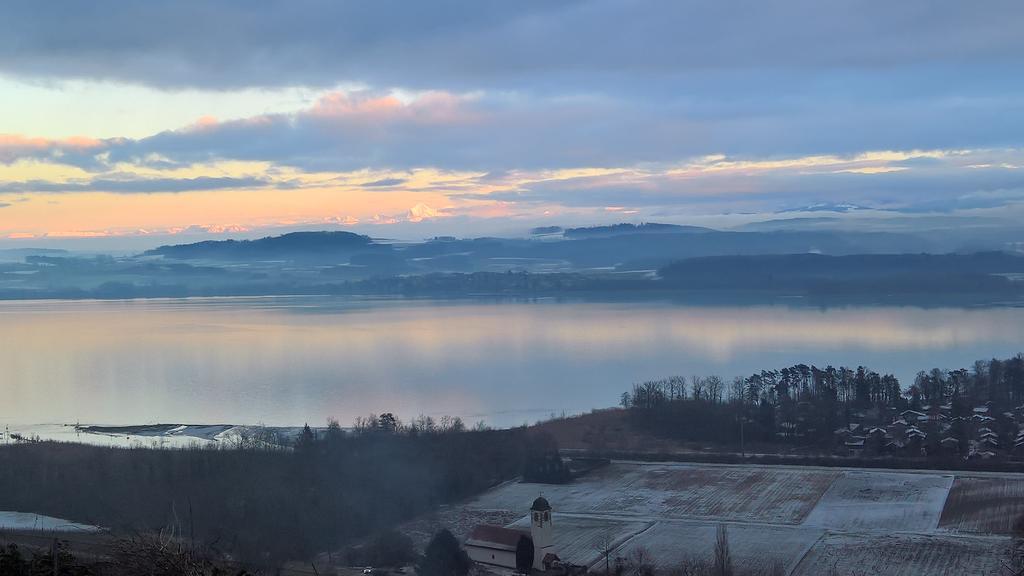 瑞士波尔佐伊住宿加早餐旅馆 Vully-les-Lacs 外观 照片